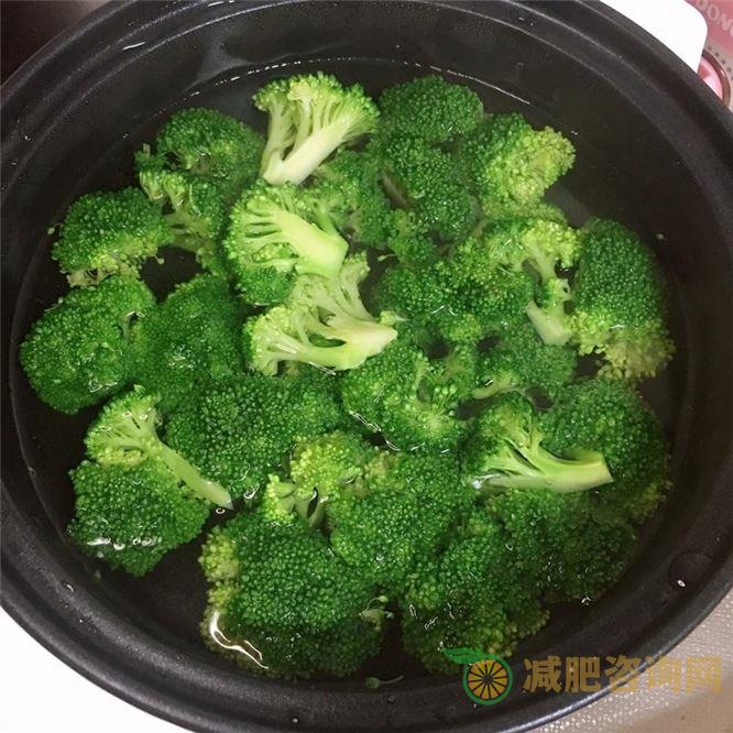 西兰花减肥餐的烹饪技巧和食谱-第1张图片-减肥咨询网