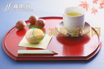 秋天,叶子,褐色,栗子,杯_gic12782143_Japanese confectionery_创意图片_Getty Images China