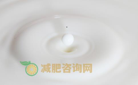 酸奶怎么吃可以减肥 喝酸奶可以减肥吗 酸奶怎么喝可以减肥