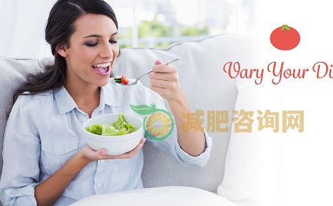 节食减肥不容易成功的原因 节食减肥的危害有哪些 节食减肥都有哪些危害