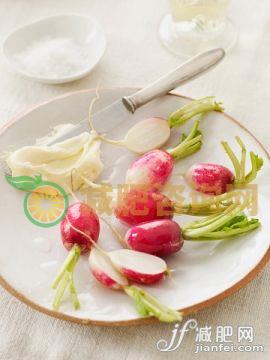 夏天,萝卜,开胃品,餐前小吃,摄影_563737213_Radishes with Butter and Salt_创意图片_Getty Images China