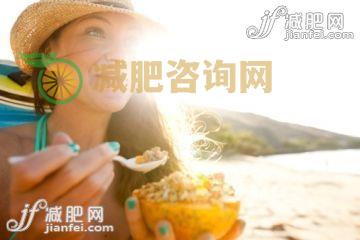 人,度假,户外,30岁到34岁,碗_145091131_A female enjoying a day at the beach._创意图片_Getty Images China